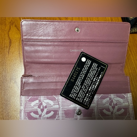 CHANEL Gorgeous Pink Chanel Wallet in Very Good Condition - Picture 6 of 8